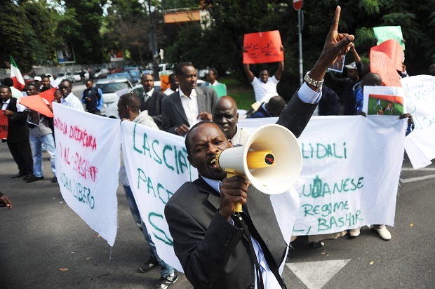 Dozens of protesters in front of the Sudanese Embassy in Rome October 2013 to protest of the alleged human rights abuses in Sudan (Image Marco Zeppetella/Demotix)