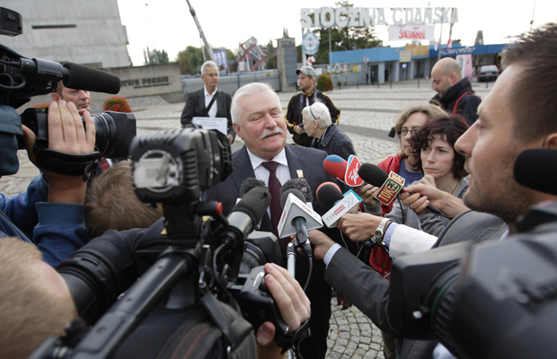 Former President of Poland Lech Walesa talks to the media at the Fallen Shipyard Workers Monument in Gdansk. Credit: Michal Fludra/Alamy 