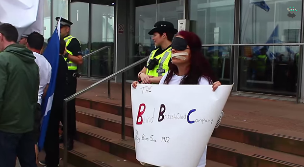 Supporters of Scottish indigence protested against alleged BBC bias ahead of the vote (Image: Mishka Burr/YouTube/Creative Commons)