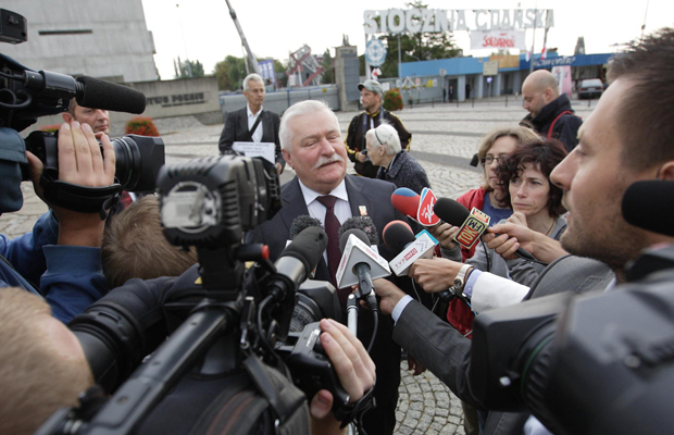 Former President of Poland Lech Walesa talks to the media at the Fallen Shipyard Workers Monument in Gdansk. Credit: Michal Fludra/Alamy