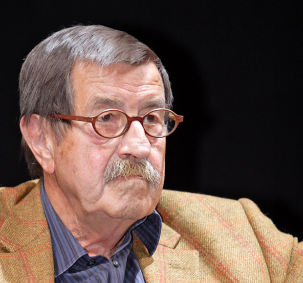 Gunter Grass in 2006 ("Günter Grass auf dem Blauen Sofa" by Blaues Sofa from Berlin, Deutschland - Günter Grass im Gespräch mit Wolfgang HerlesUploaded by Magiers. Licensed under CC BY 2.0 via Wikimedia Commons)