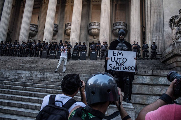 Rio´s Batman honors the recently deceased network cameraman Santiago Andrade, who died after being hit in the head with fireworks released by black bloc activists on the protest of February 6. (Photo: Leonardo Coelho / Demotix)