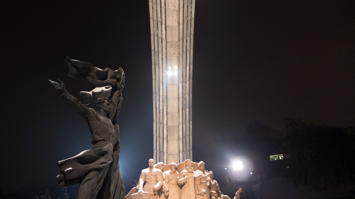 Statues near Maidan Nezalezhnosti celebrate the friendship between Russia and the Ukraine. (Photo: Sean Gallagher / Index on Censorship)