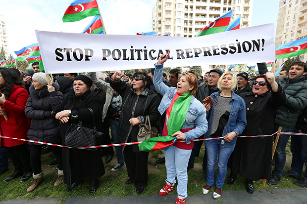 Azerbaijan: Journalists strive to cover the country from exile
