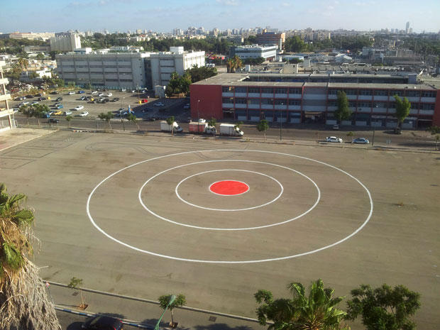 One of Dede Bandaid's most well known works, a missile target painted in the middle of a large car park, a reference to the Gaza conflict in 2014. Image: Dede Bandaid / Wikicommons