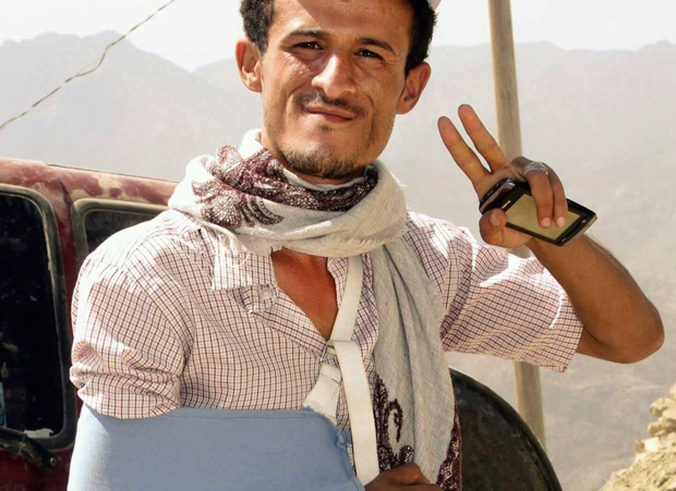 Yemeni journalist Abdulaziz Muhammad al-Sabri wears a sling after he was shot by a sniper in 2015