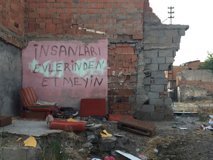 Residents of Lalebey and Alipaşa have used the walls of the neighbourhoods to make it clear they do not want to leave their homes.