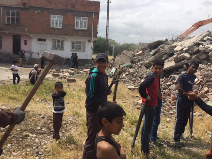 Though the demolitions had been halted because the inhabitants of the area did not want to evacuated their homes and civil society organisations had objected to the destruction of the area's history and community, an emergency decree issued after the failed July 2016 coup restarted the urban regeneration project.