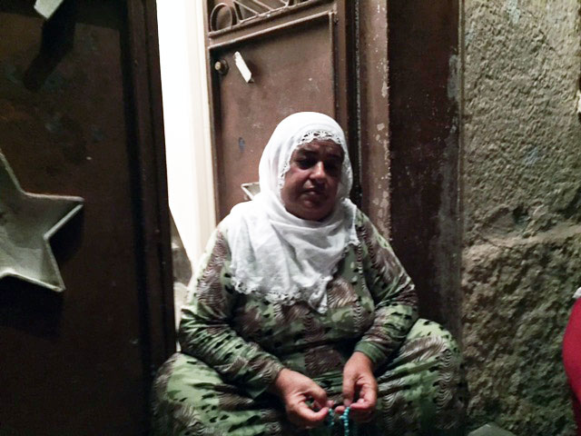 Aynur Güneş's husband died years ago. She has no children. She lives by selling things like chocolate, gum, crisps in front of her house, because it is close to a school. She explaons why she does not want to leave Sur as follows: "I know nothing will happen to me here. If something happens: if I fall ill, for example, my neighbours will immediately come to help me. That's how we grew up in Sur. If I have to live in an apartment I will die."
