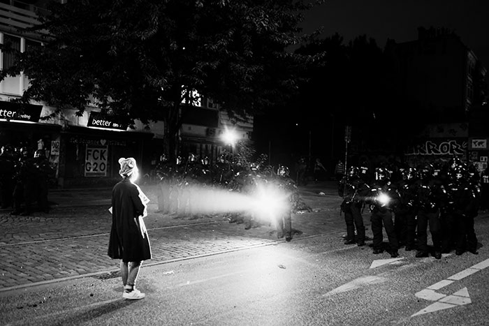 German police confront a protester on 8 July during the G20 summit in Hamburg. (Photo: Konrad Lembcke / Flickr)