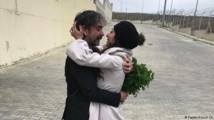 Deniz Yücel's lawyer, Veysel Ok, tweeted a picture of Yücel and his wife, Dilek Mayatürk, hugging in front of Istanbul's Silivri prison. (Photo: Veysel Ok / Twitter)