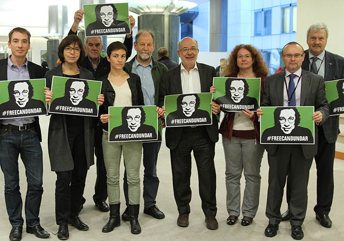 The Green/EFA Group campaigning for journalist Can Dundar’s release after he was imprisoned for reporting about weapon transports out of Turkey. Credit: Rebecca Harms/Flickr