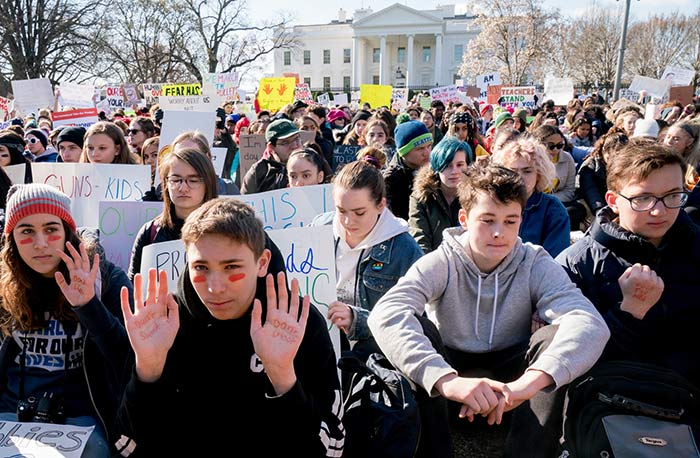 Students sitting for 17 minutes in silence in front of the White House, remembering the Parkland victims. Credit: Victoria Pickering / Flickr
