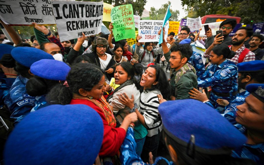 India’s police suppress pollution protests