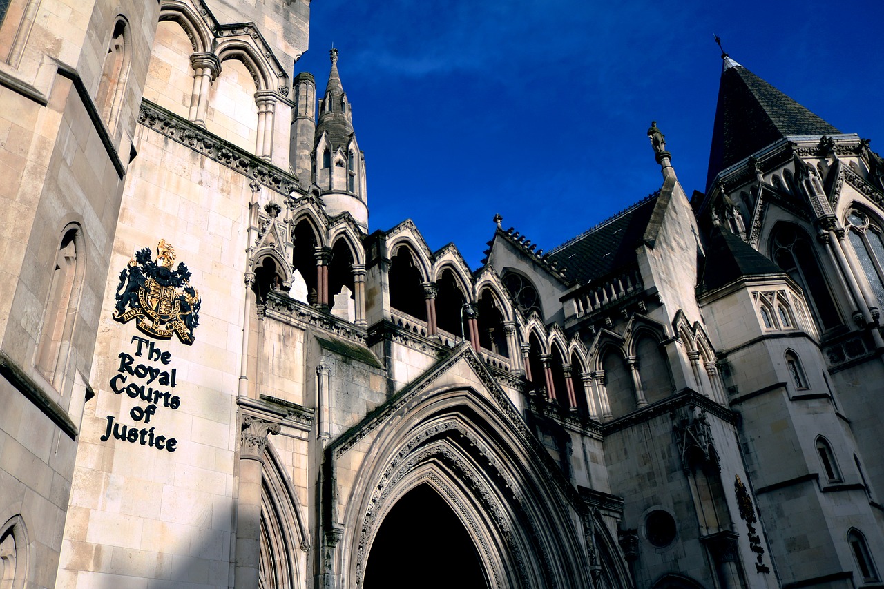 the-royal-courts-of-justice-1648944_1280 (1)
